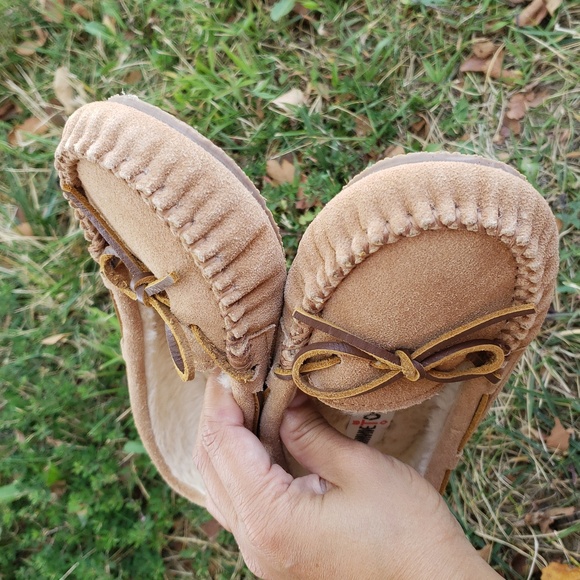 Minnetonka Womens Cally Faux Fur Suede Moccasin Slippers Size 7 Cozy Comfort - Picture 6 of 10